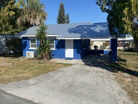4 E Main St in Mount Dora, FL - Building Photo