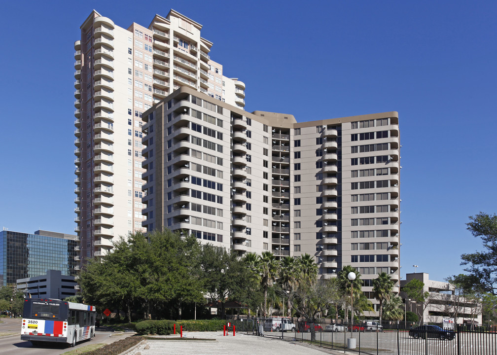 Sage Condominiums in Houston, TX - Building Photo