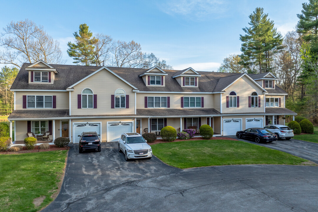 Swanson Meadows Townhomes in North Billerica, MA - Foto de edificio