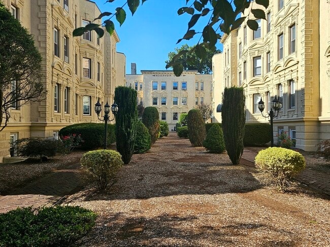1869 Beacon St, Unit 2
