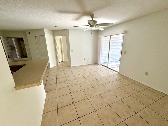 1222 Bermuda Lakes Ln in Kissimmee, FL - Foto de edificio - Building Photo