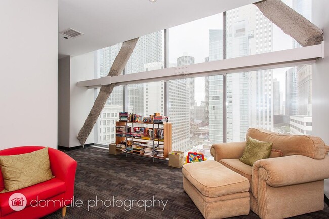 8 E Randolph St in Chicago, IL - Foto de edificio - Building Photo