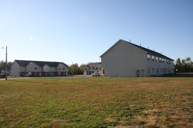 Centreville Courts Apartments in Centerville, IL - Building Photo - Building Photo