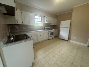 1243 Cranston St in Cranston, RI - Building Photo - Building Photo