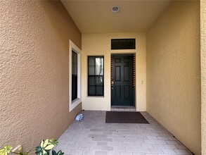 9136 Fox Sparrow Rd in Tampa, FL - Building Photo - Building Photo