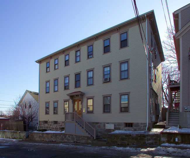 307 Wade St in Fall River, MA - Foto de edificio - Building Photo