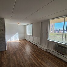 225 S Rohlwing Rd, Unit 103 in Palatine, IL - Foto de edificio - Building Photo