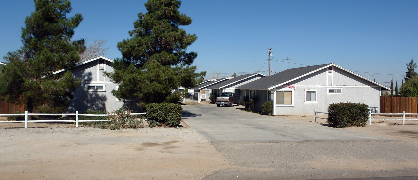 A in Hesperia, CA - Building Photo