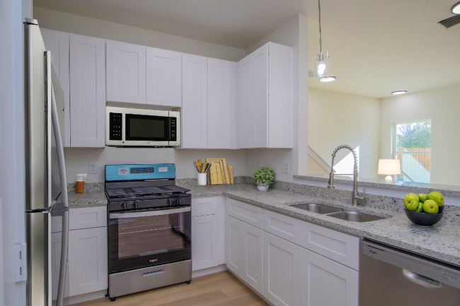 273 Bonnie Bnd in San Antonio, TX - Building Photo - Building Photo