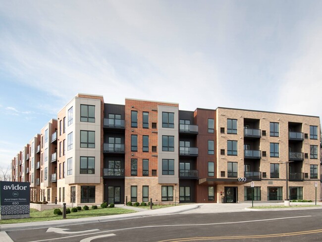 Avidor Glenview 55+ Active Adult Apartment Homes in Glenview, IL - Foto de edificio - Building Photo