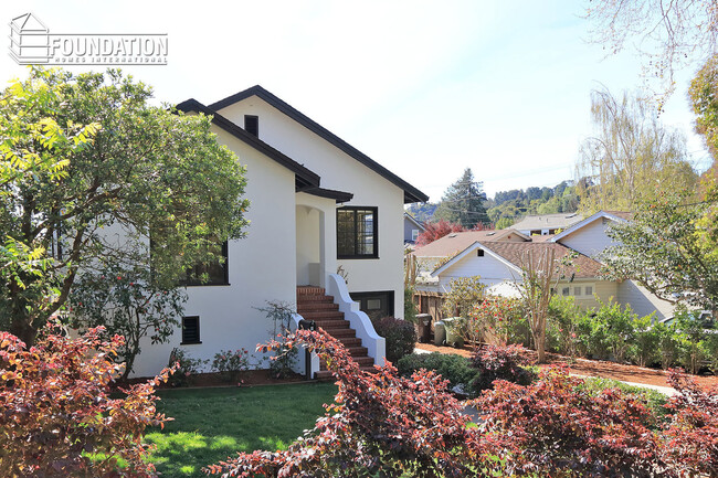 18 Amicita Ave in Mill Valley, CA - Foto de edificio - Building Photo