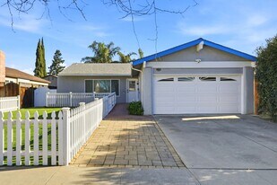 4621 Mia Cir in San Jose, CA - Building Photo