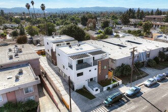 14802 Vanowen St in Los Angeles, CA - Building Photo - Building Photo