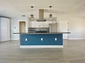 8602 Colonial Dr in Austin, TX - Building Photo - Building Photo