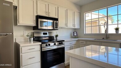 4338 E Brookwood Ct in Phoenix, AZ - Building Photo - Building Photo