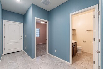 8816 S 41st Dr in Phoenix, AZ - Building Photo - Building Photo