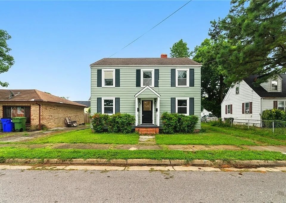 1111 Charleston St in Norfolk, VA - Building Photo
