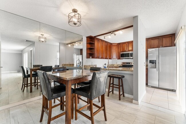 2410 24th Way in West Palm Beach, FL - Building Photo - Building Photo