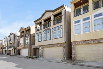 11025 Upland Forest Dr in Houston, TX - Building Photo - Building Photo