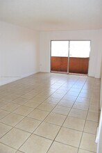 10900 SW 104th St, Unit 316 in Miami, FL - Building Photo - Building Photo
