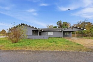 1621 Richmond Ave in Port Arthur, TX - Building Photo