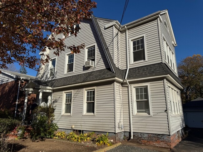 1253 Forest Rd in New Haven, CT - Building Photo - Building Photo