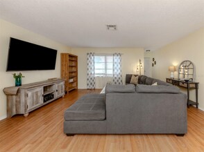 8122 Trionfo Ave in North Port, FL - Building Photo - Building Photo