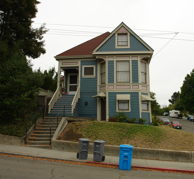 819-823 Santa Clara St in Vallejo, CA - Building Photo - Building Photo