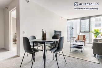 210 N Wells St in Chicago, IL - Building Photo - Building Photo