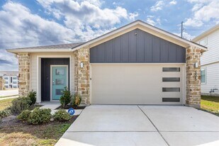 305 Fairfax Ave in San Marcos, TX - Building Photo