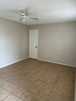 423 E Clinton St in Hobbs, NM - Building Photo