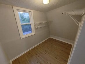 1427 Winchester Ave, Unit Upper in Lakewood, OH - Foto de edificio - Building Photo