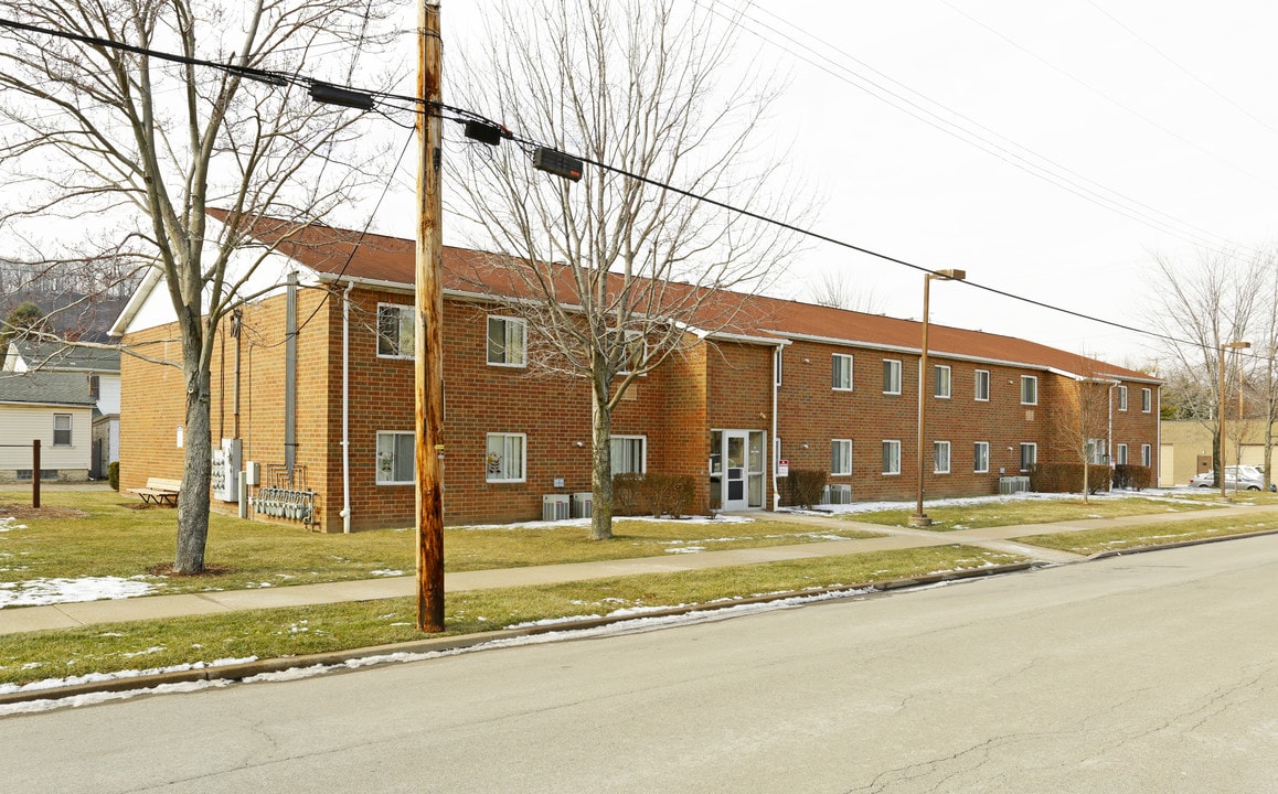 Verona Gardens in Verona, PA - Building Photo