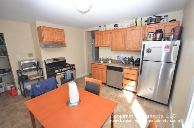 861 E 1st St, Unit 1