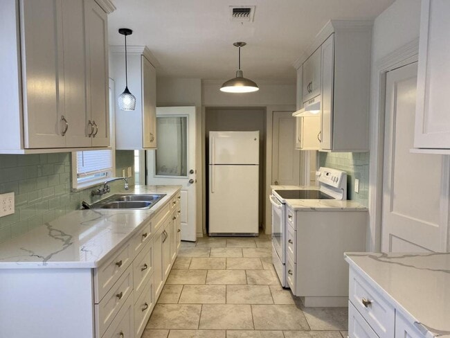 223 Shadwell Dr in San Antonio, TX - Building Photo - Building Photo