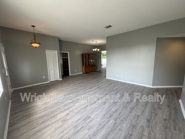 12034 Stone Crossing Cir in Tampa, FL - Building Photo - Building Photo