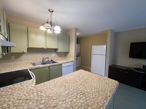 3740 Lower Honoapiilani Rd in Lahaina, HI - Foto de edificio - Building Photo