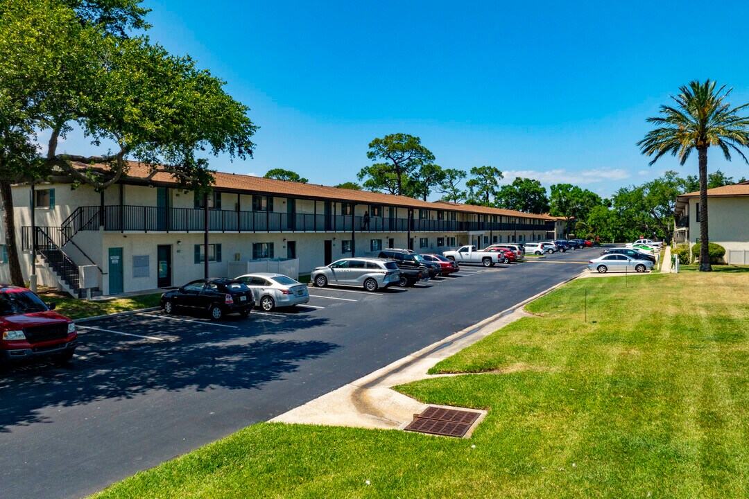 Harbor Woods Condominiums in Merritt Island, FL - Building Photo