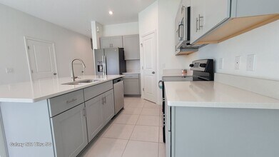 2066 Crystal Bell St in Orlando, FL - Building Photo - Building Photo