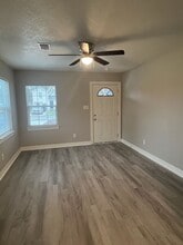 319 23rd St in Nederland, TX - Building Photo - Building Photo