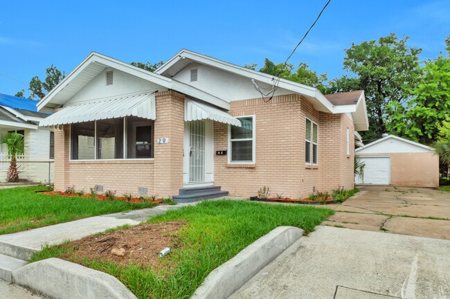 property at 29 W 21st St