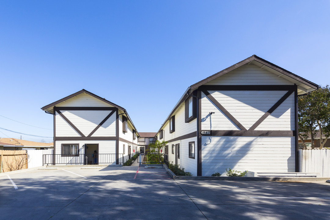 1940 Wallace Ave in Costa Mesa, CA - Building Photo