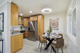 597 Valley Forge Way, Unit 4 in Campbell, CA - Foto de edificio - Building Photo