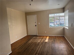 321 N 15th St in Las Vegas, NV - Building Photo - Building Photo