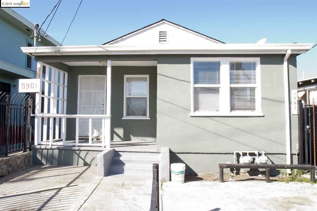 9903 Walnut St in Oakland, CA - Building Photo - Building Photo