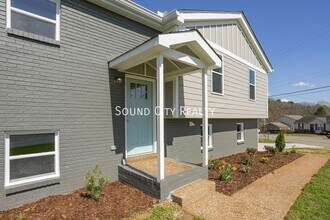 1608 Autumn Ridge Dr in Nashville, TN - Building Photo - Building Photo