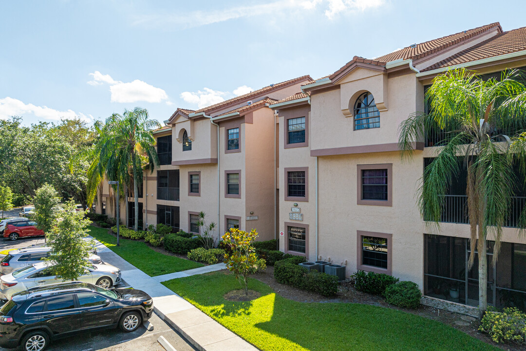 Fountain Springs in Plantation, FL - Building Photo