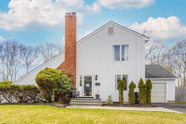 15 Pin Oak Ln in Westhampton Beach, NY - Building Photo - Building Photo