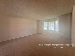 44128 Ruthron Ave in Lancaster, CA - Building Photo - Building Photo