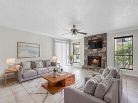 17401 Red Oak Dr in Houston, TX - Building Photo